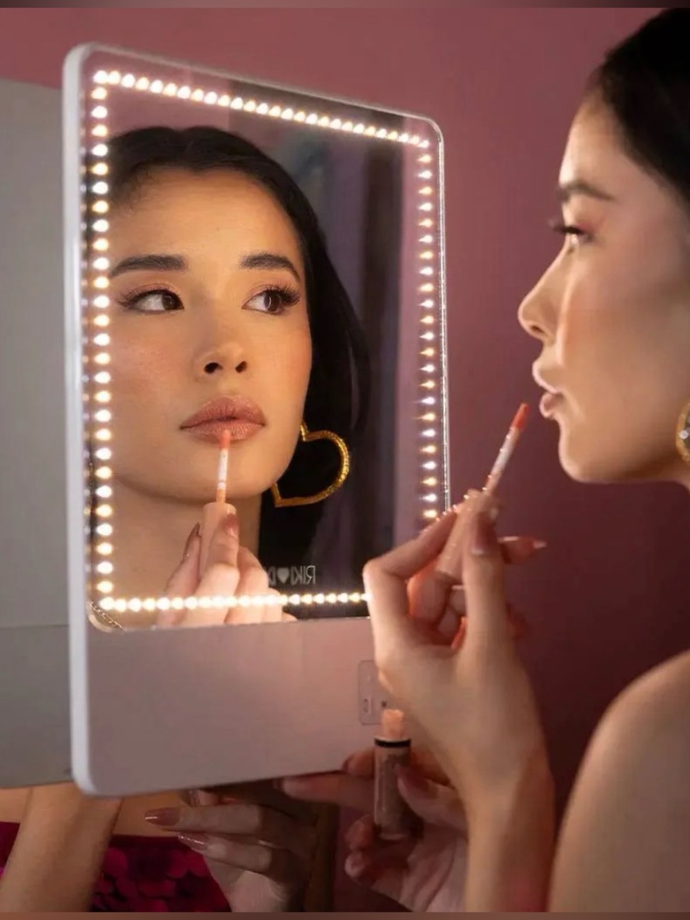 Portable LED Vanity Mirror for Makeup, Travel & Content Creation